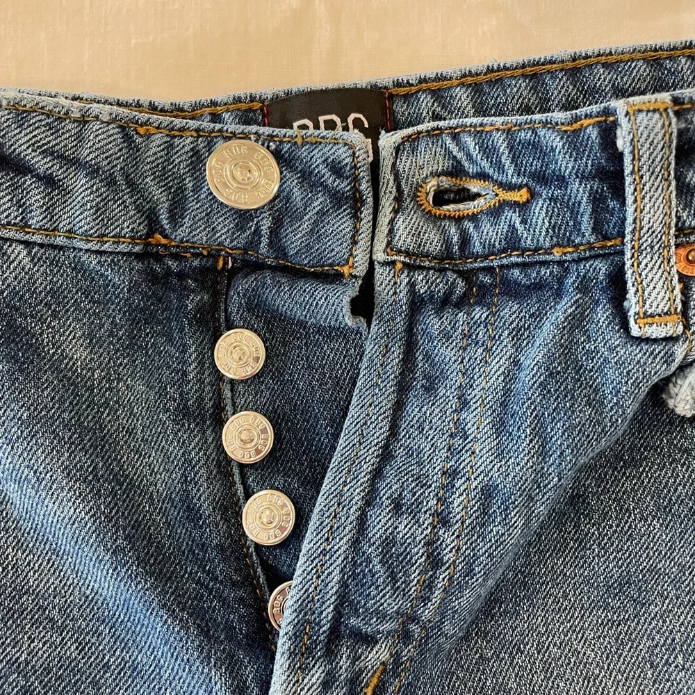 BDG buy urban‎ outfitters altered jean shorts button up size 24